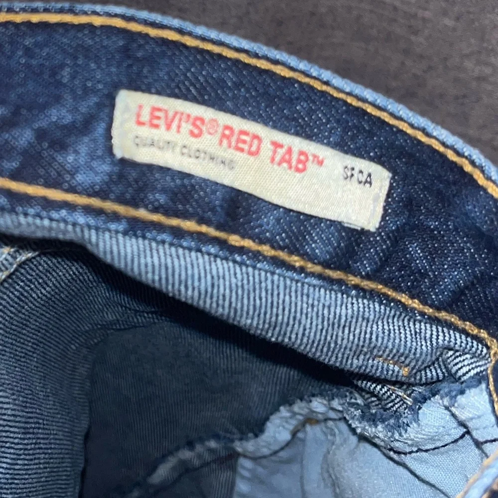 Item 085: EUC Levi’s Red Tab Denim Dark Wash Midi Skirt (Size 6) - Picture 3 of 6